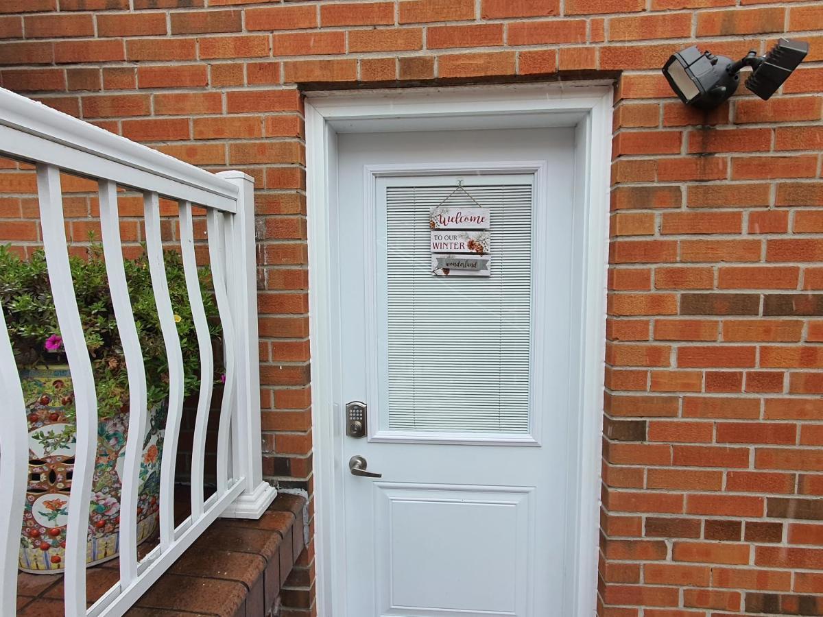 A Home Away Toronto Exterior foto