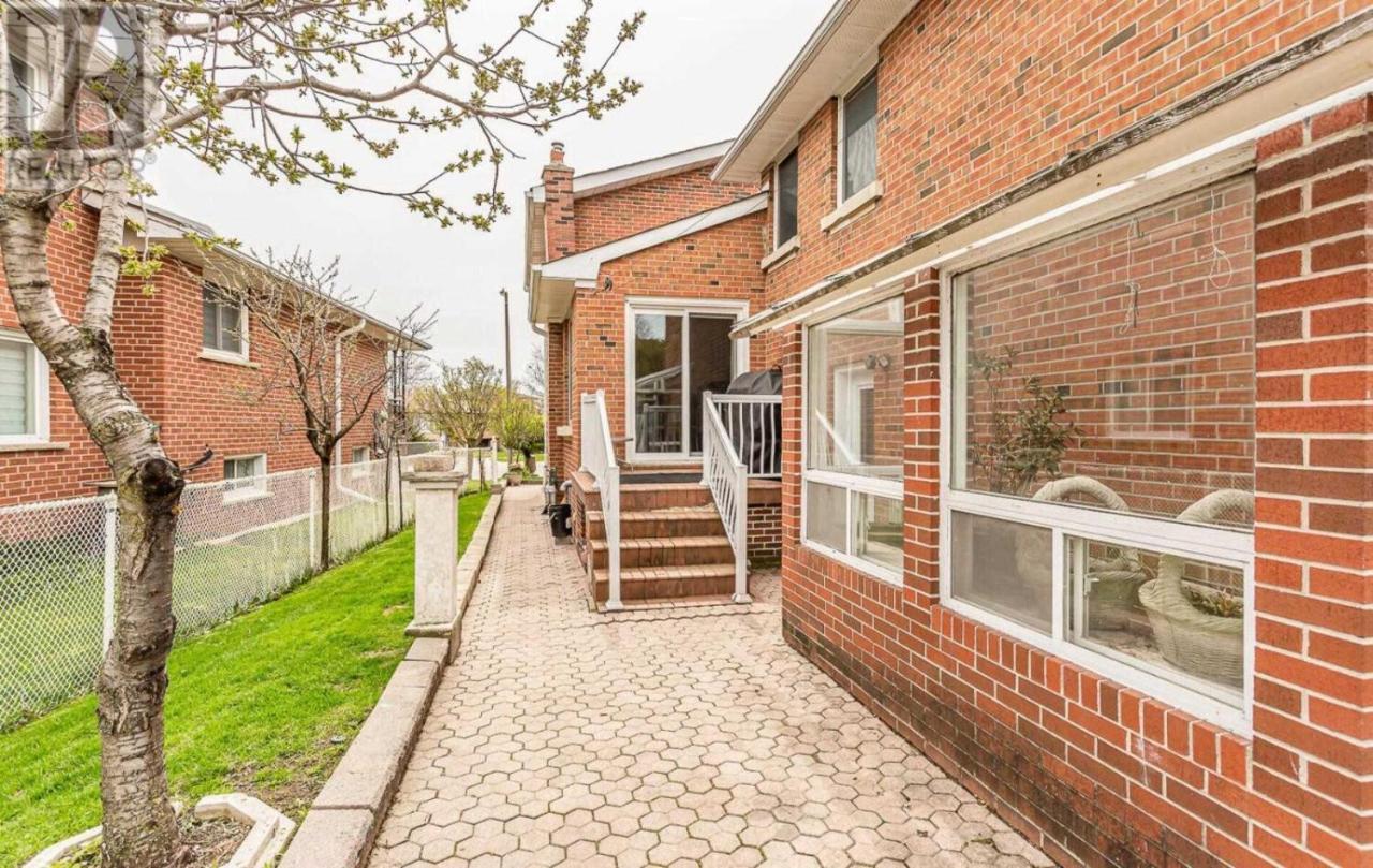 A Home Away Toronto Exterior foto